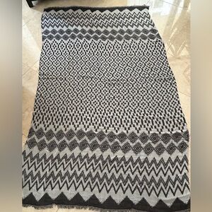NWT Pure DKNY Black and Gray Patterned Scarf large Wrap Cover Up Sz 44/72”